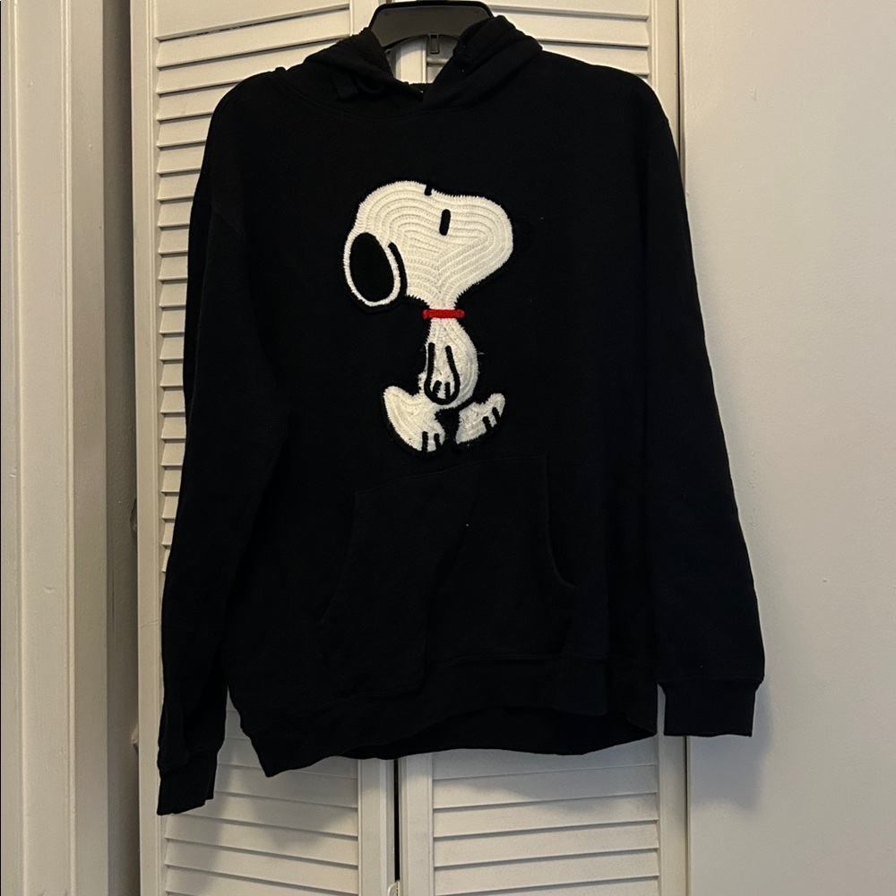 Black XL Hoodie with Snoopy Graphic